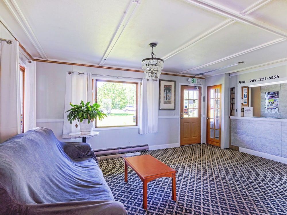 Country Hearth Inn & Suites By OYO Sturgis 2