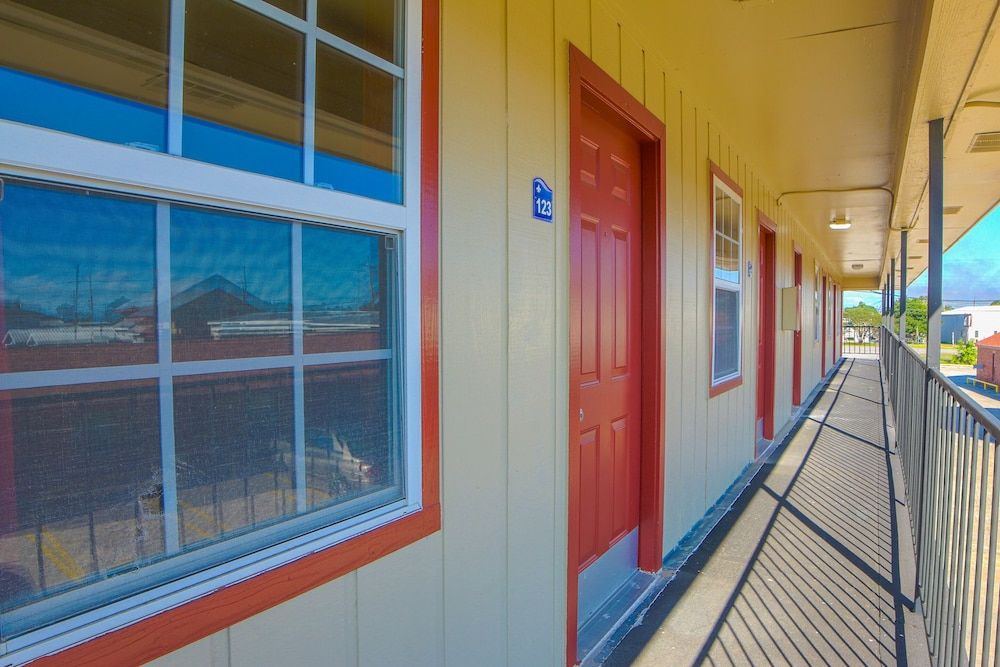 Economy Inn By OYO Lockport near Houma 3