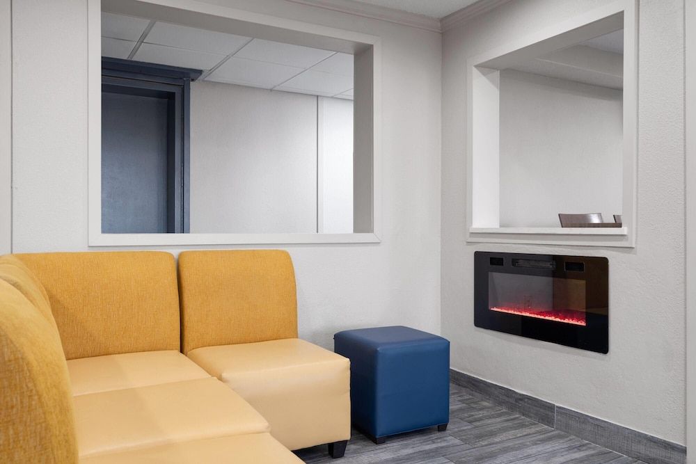 Days Inn By Wyndham Davenport 3