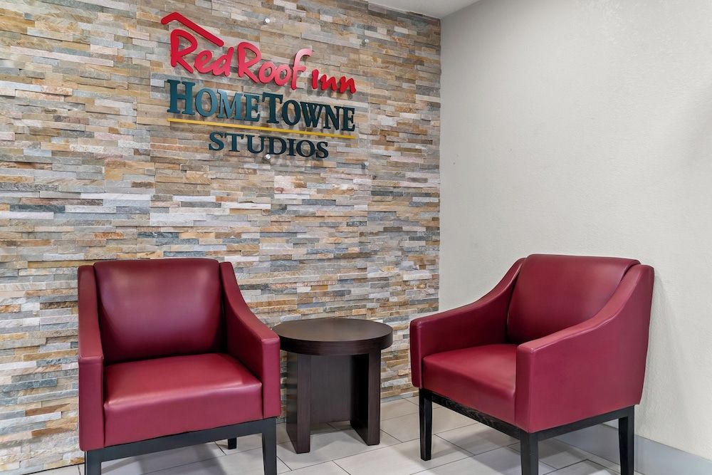 HomeTowne Studios by Red Roof Flint 3