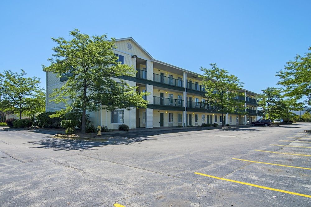 HomeTowne Studios by Red Roof Chicago - Waukegan 2 estrelas em Waukegan