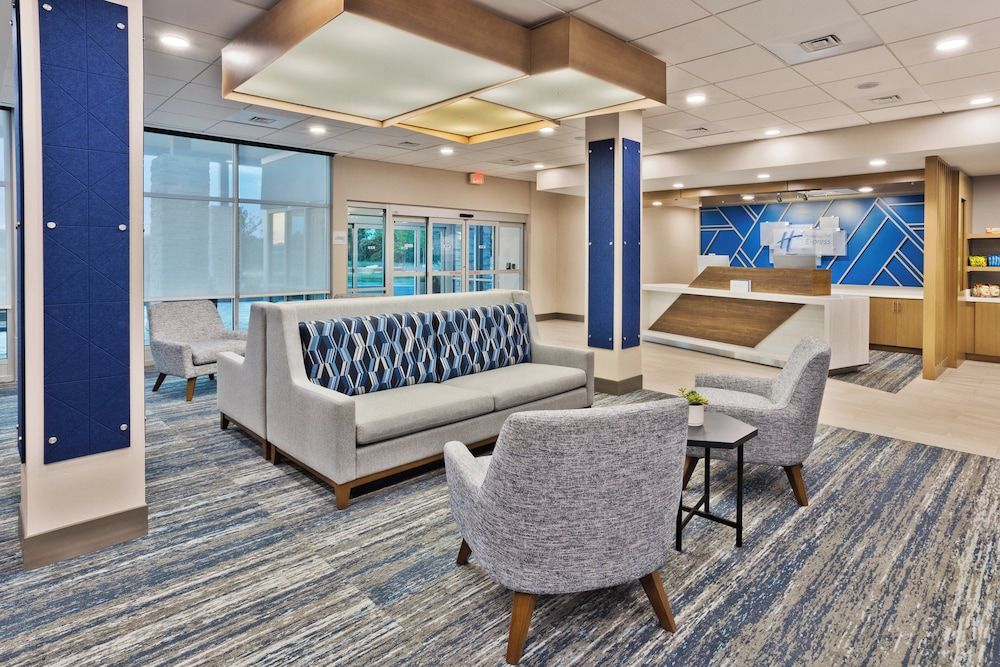 Holiday Inn Express Columbus Northeast 3