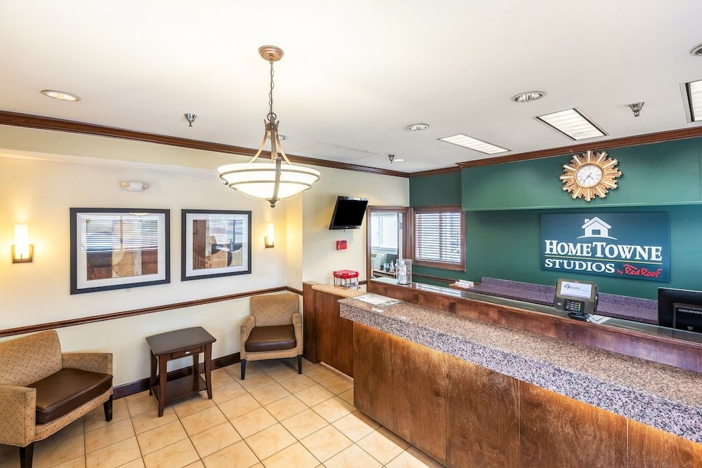 HomeTowne Studios By Red Roof Gainesville, GA 2