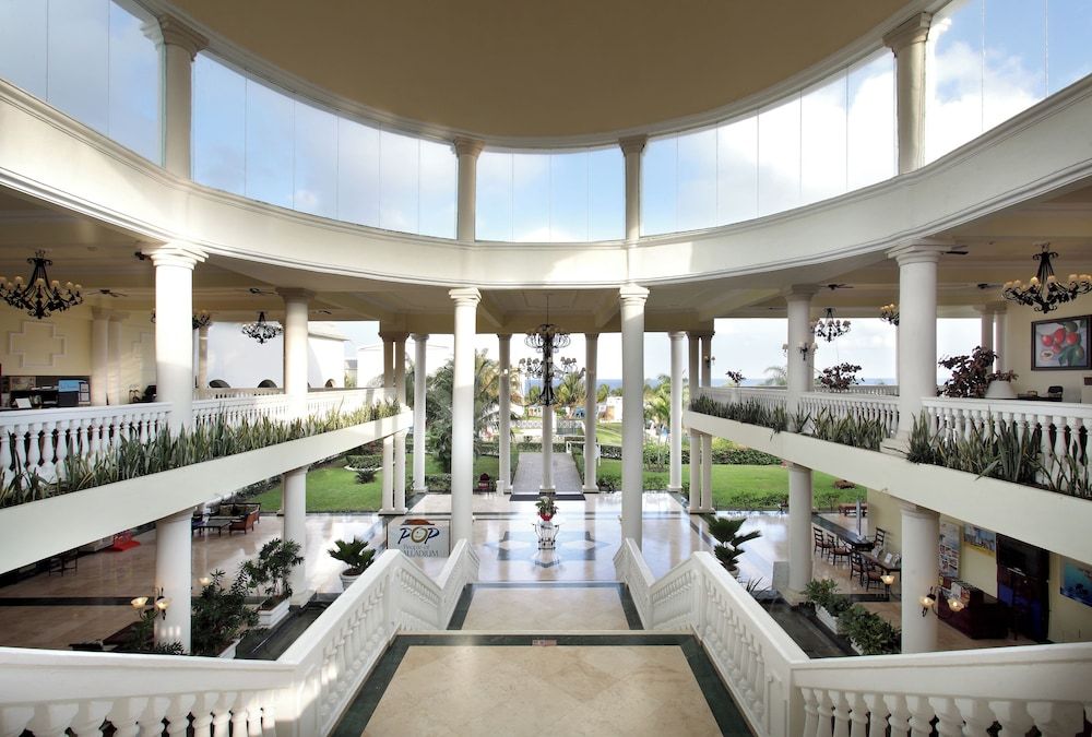 The Signature Level Grand Palladium Lady Hamilton 2