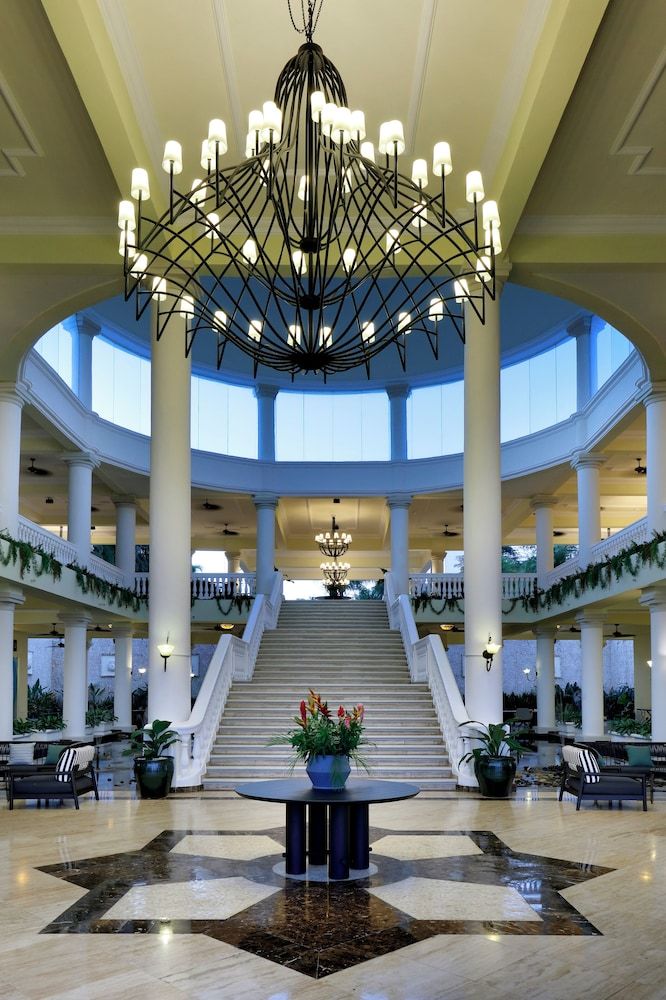 The Signature Level Grand Palladium Lady Hamilton 3