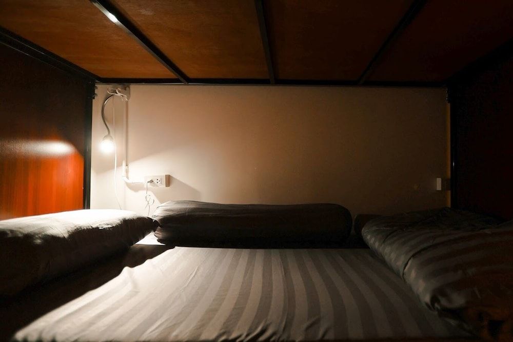 Noir Cafe And Hostel Chinatown 3