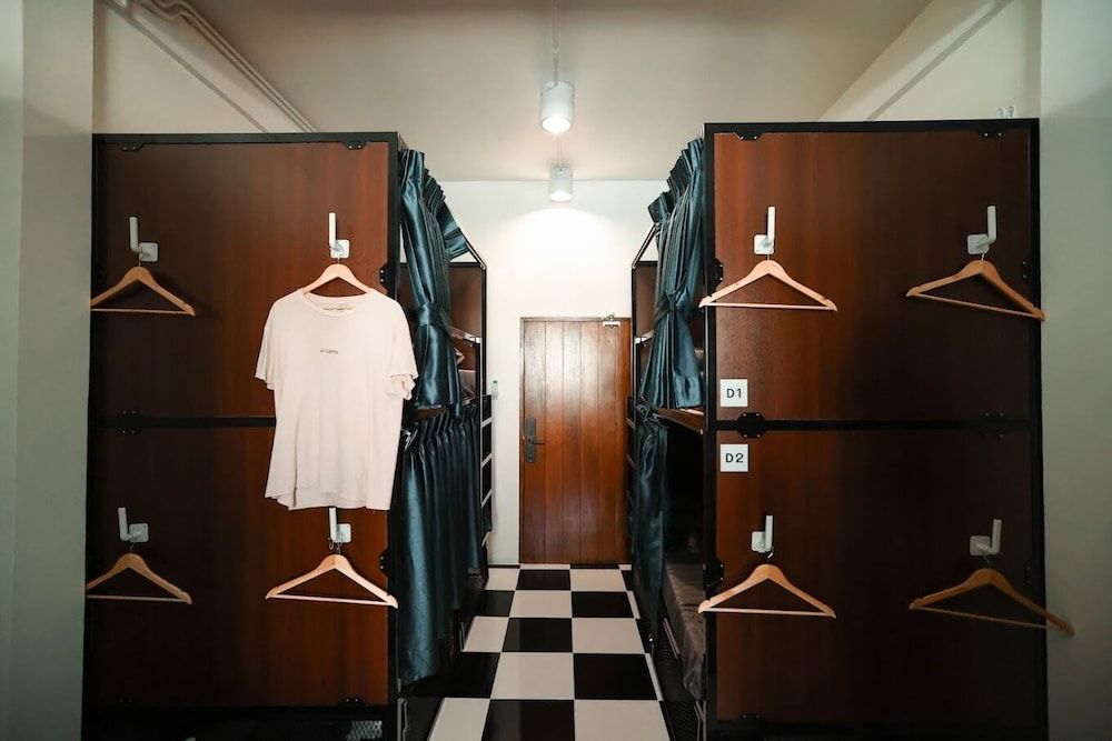 Noir Cafe And Hostel Chinatown 2