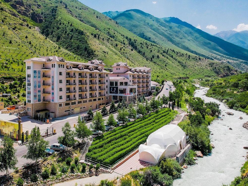 Jannat Resort -1 estrelas em Alamedin