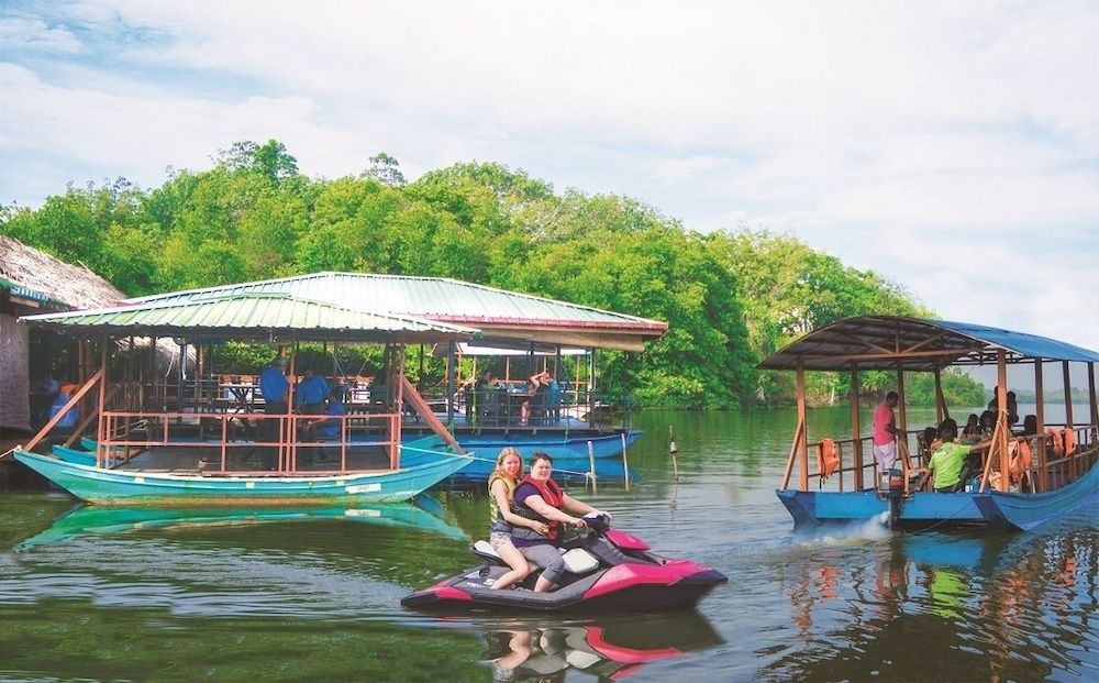 Shiny Lakeside Resort -1 estrellas en Hikkaduwa