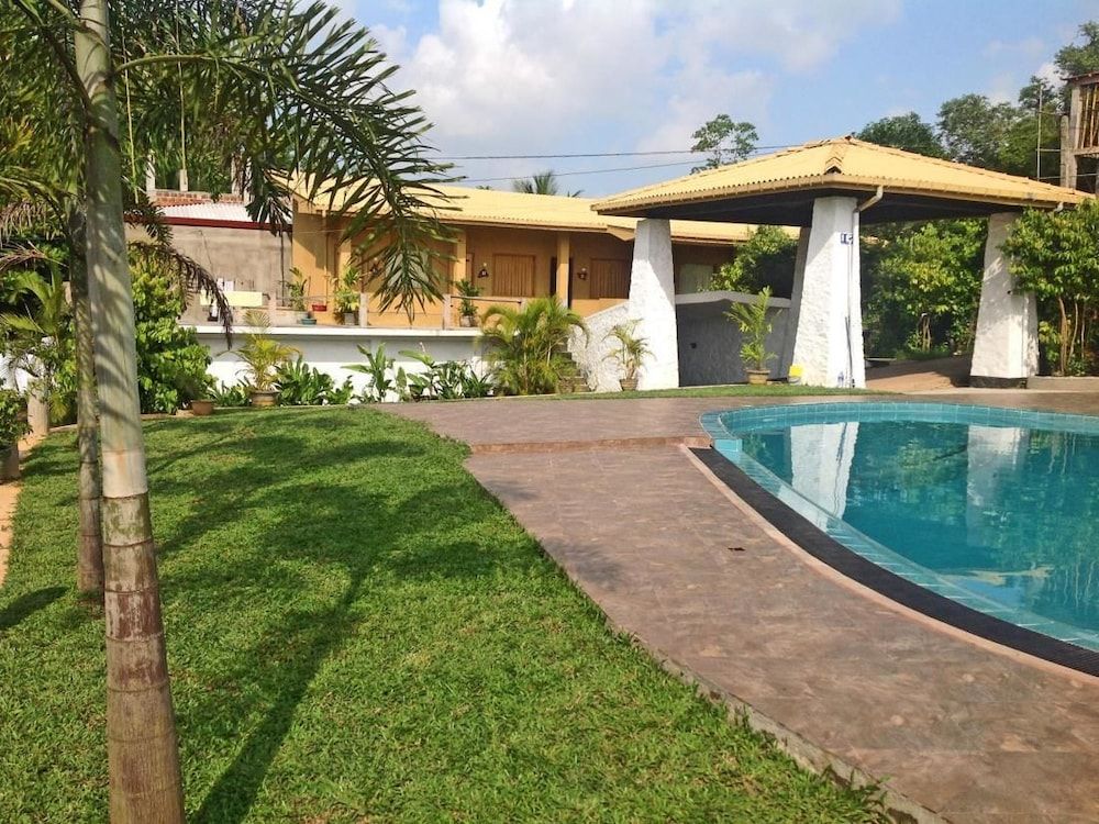 Shiny Lakeside Resort 2