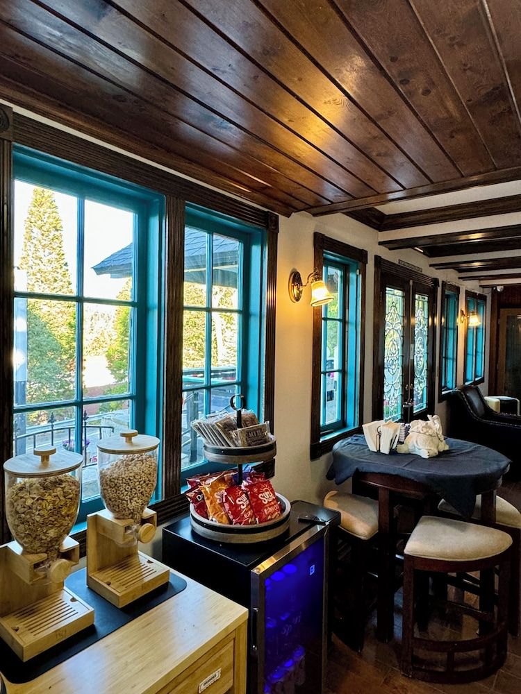 Arrowhead Lake Inn 2