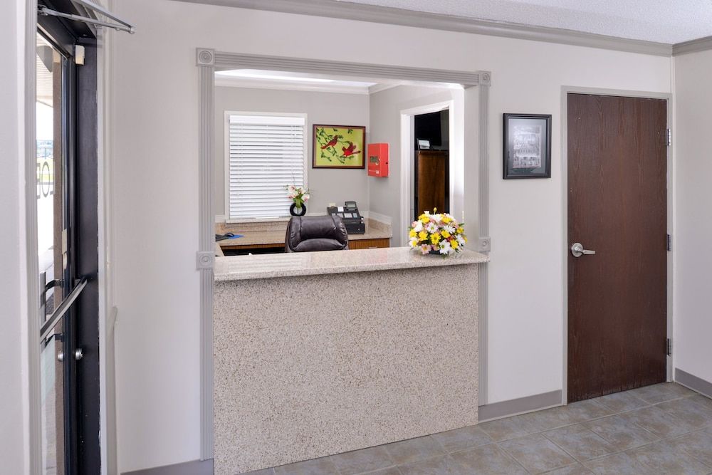 Briarwood Inn Of Geneva 2