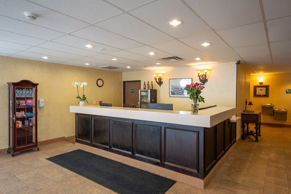 Silverland Inn and Suites 3