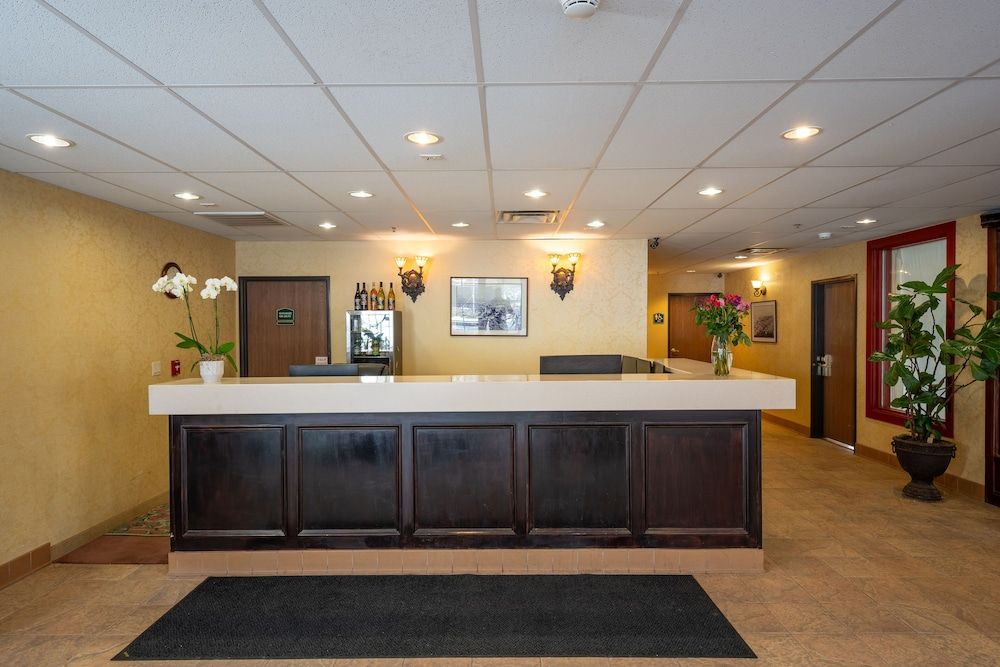 Silverland Inn and Suites 2