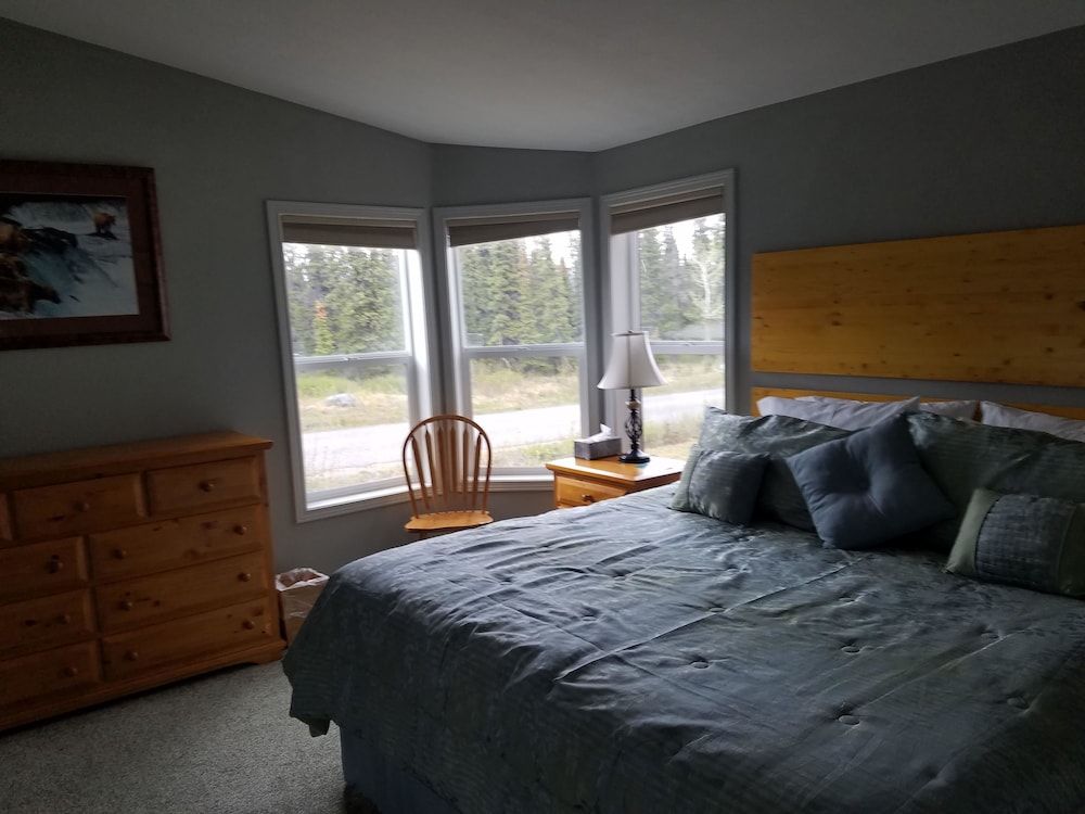 Denali Tri-Valley Cabins 2