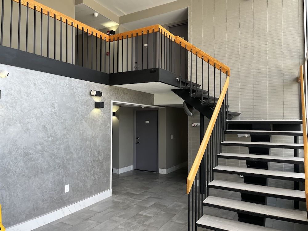 Essence Express Wayne 2