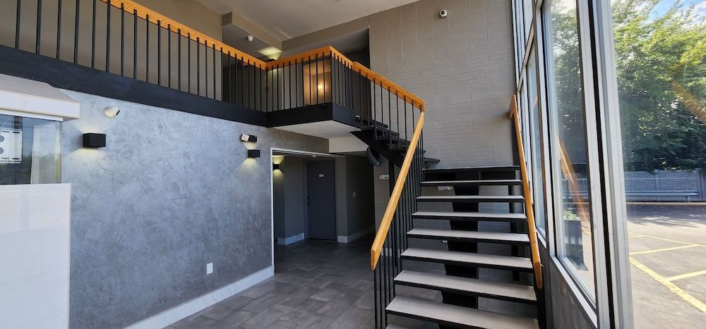 Essence Express Wayne 3