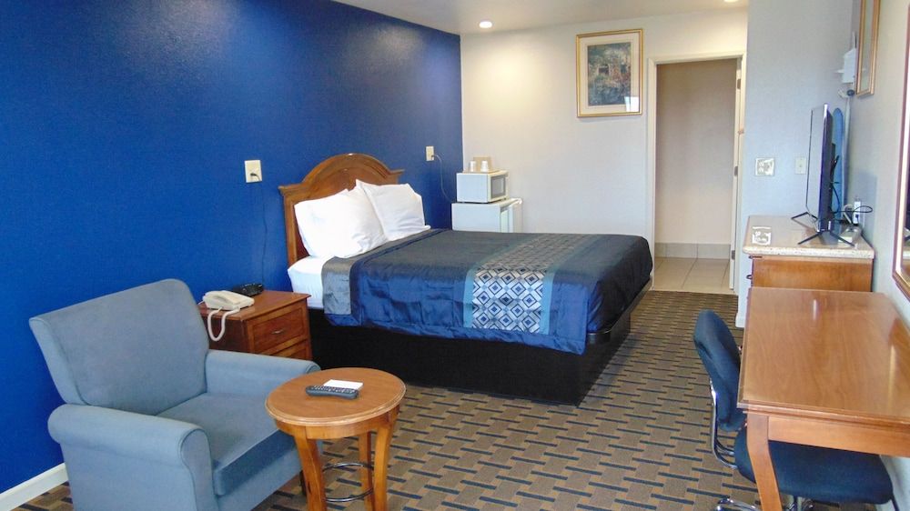 Corcoran Country Inn 3