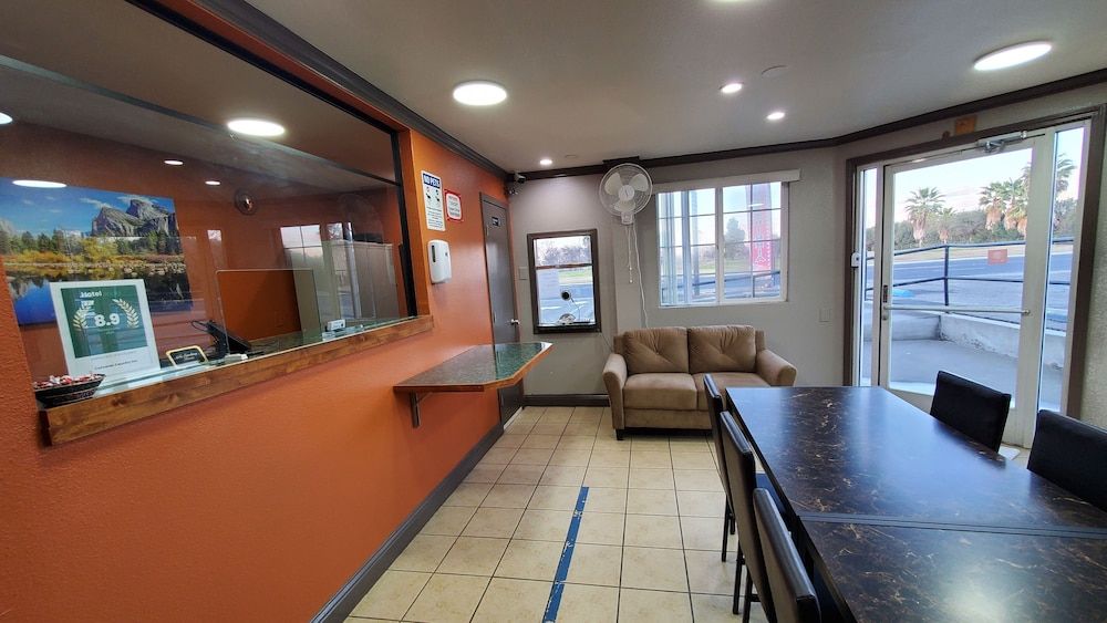 Corcoran Country Inn 2