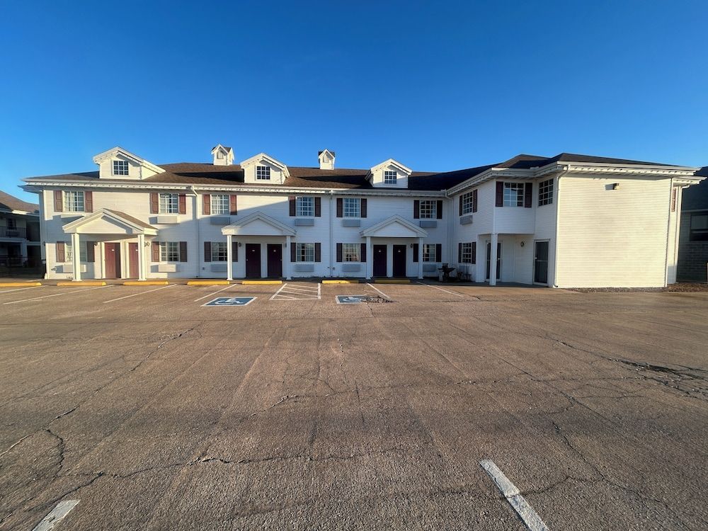 Osage Village Inn Near Lake Ozarks US 54 2 étoiles à Osage Beach