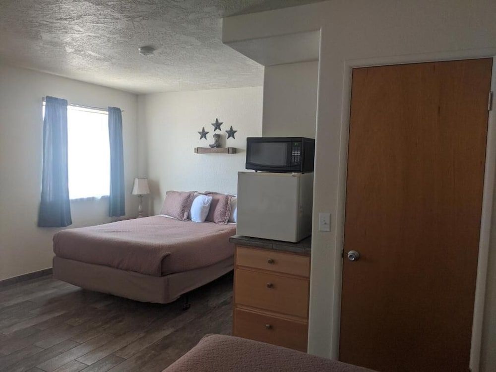 Little Daisy Motel 3