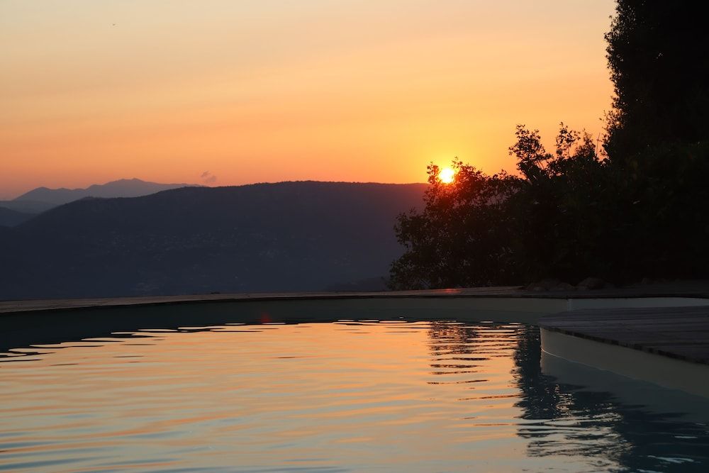 La Vela -1 estrelas em Peille