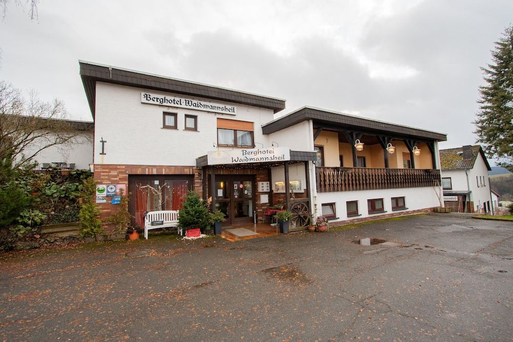 Berghotel Waidmannsheil -1 estrelas em Battenberg