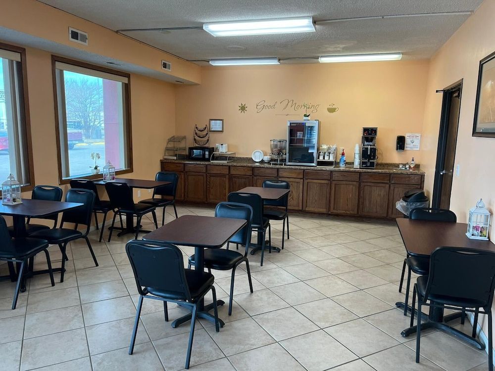 Travelerslodge Motel 2