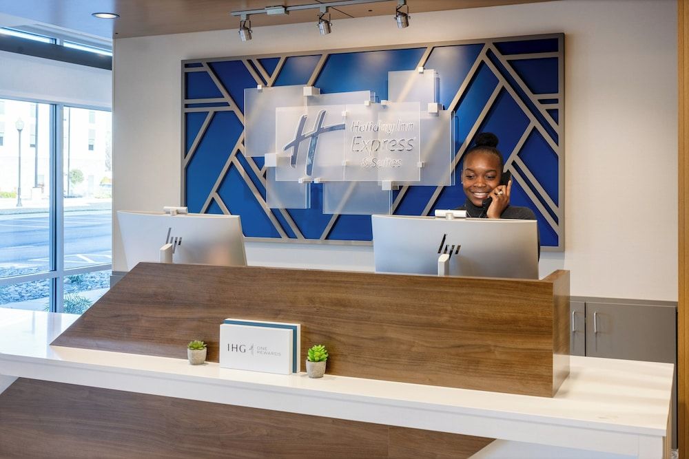 Holiday Inn Express and Suites Benson 2