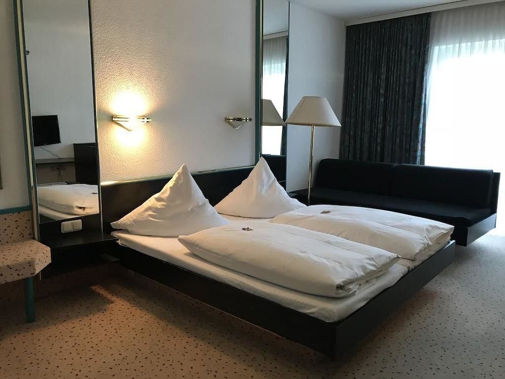 Hotel Bitterfelder Hof Mongoo Gmbh 3