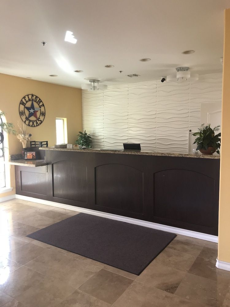 Los Fresnos Inn and Suites 2