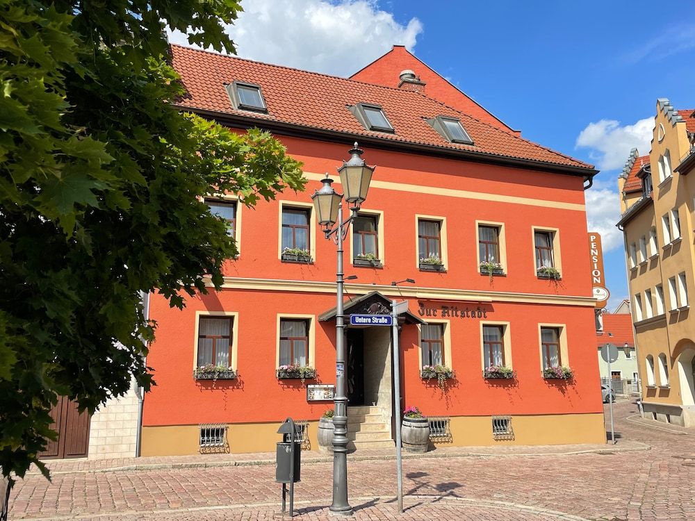 Zur Altstadt - Am Fuße der Osterburg - Gaststätte, Pension, FEWO -1 estrelas em Weida
