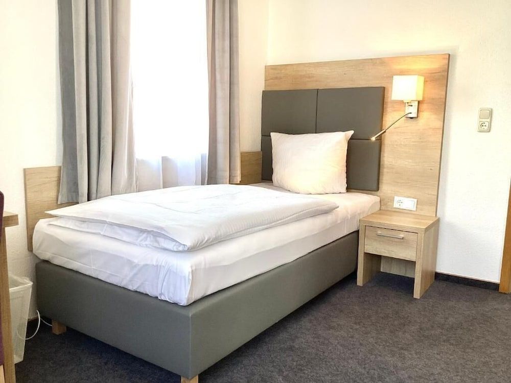 Hotel Esmer -1 estrelas em Lollar