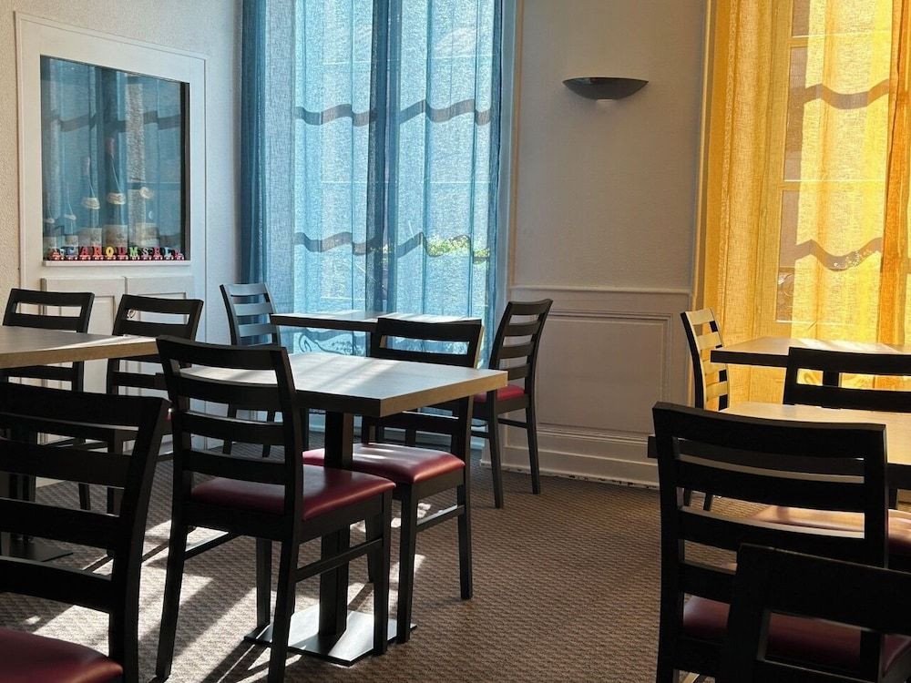 Hotel Le Lacuzon -1 estrelas em Moirans-en-Montagne