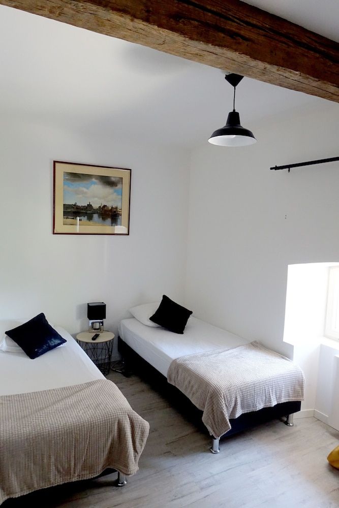 L'annexe Du ChÔøΩteau De Saint Genix 3