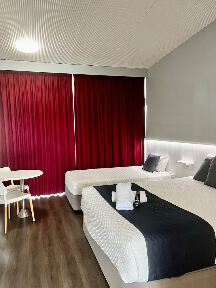 Banana Hotel Motel 3