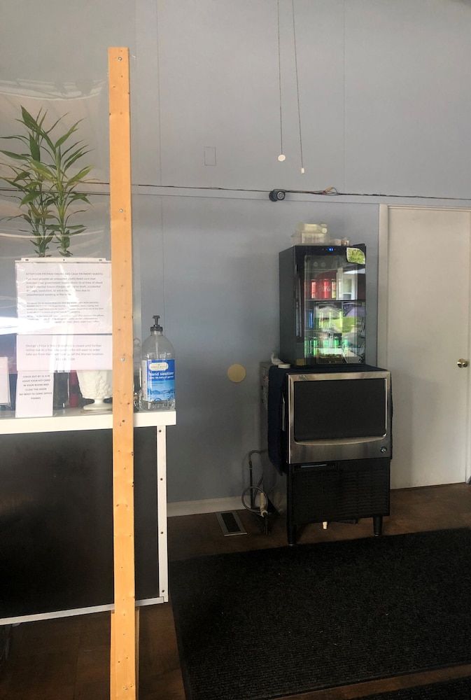 Copper Lantern Motor Lodge 2