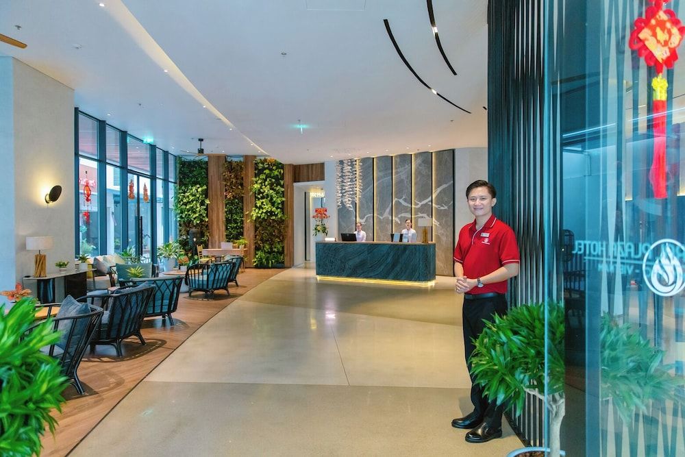 Central Plaza Hotel 2