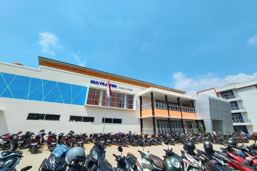 Mulyojaten Hotel & Resto 2 estrelas em Mulyojati