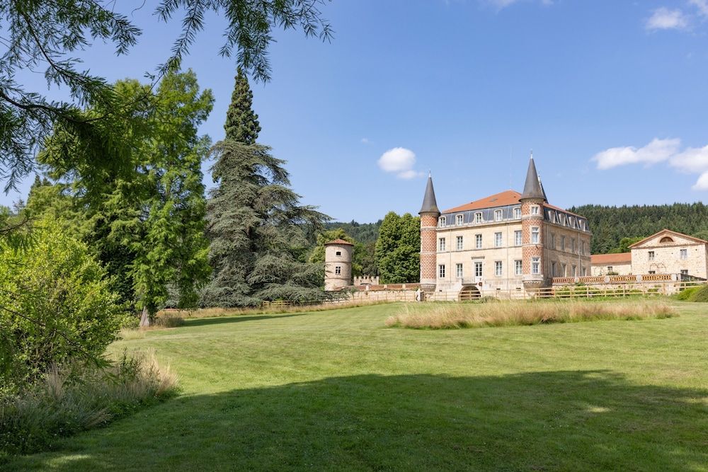 Demeures & Chateaux Domaine De Valinches -1 estrelas em Marols