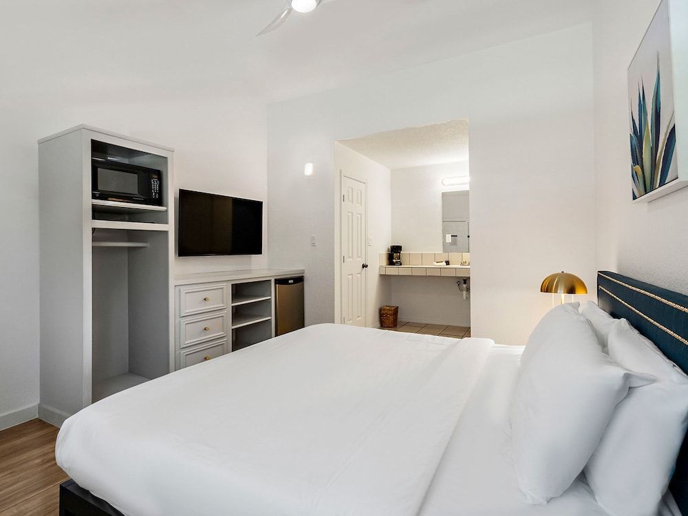 Canyon Lake Cabins 3