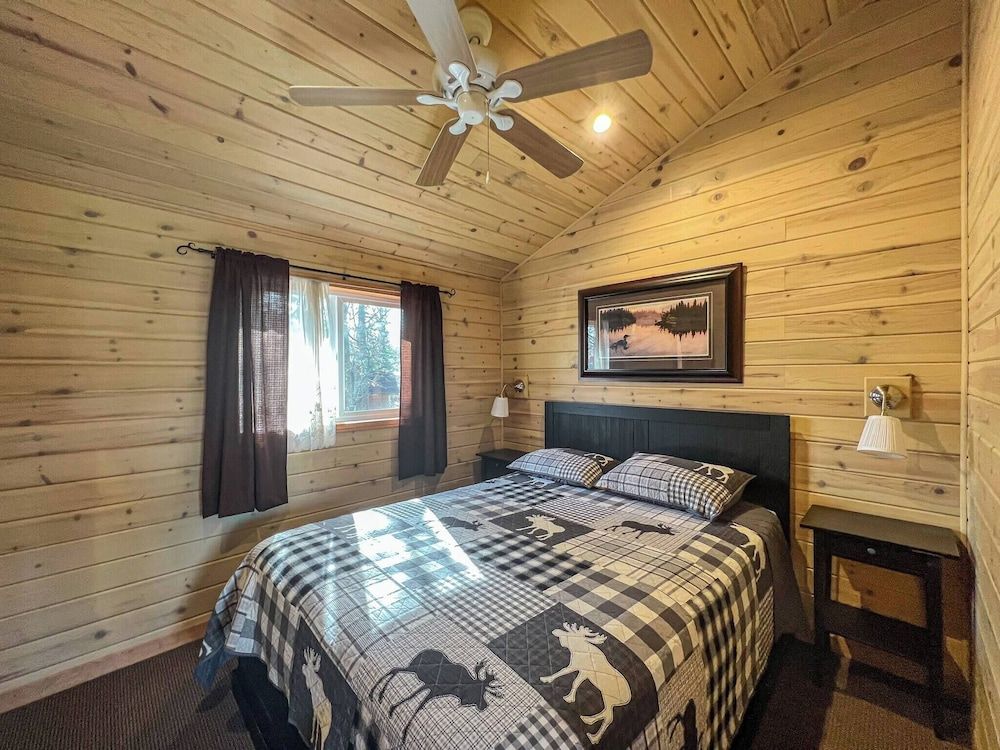 Ahmic Lake Resort's Black Bear Cottage -1 estrelas em Magnetawan