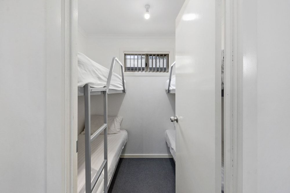 Costello Hotels - Moonta Bay Cabins 3