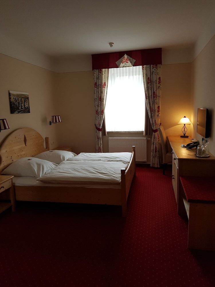 Hotel & Restaurant bei Zwillings 3