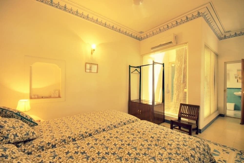 Bijay Niwas Palace 14 Kms from Rampura Agucha 2