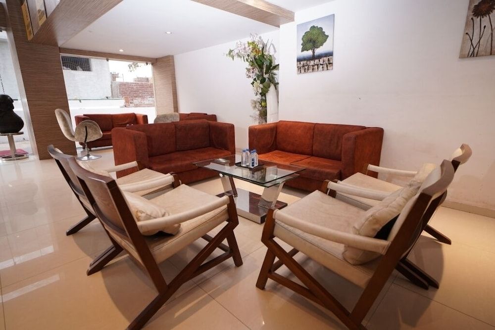 Hotel Amora 3 estrelas em Rāj Nāndgaon