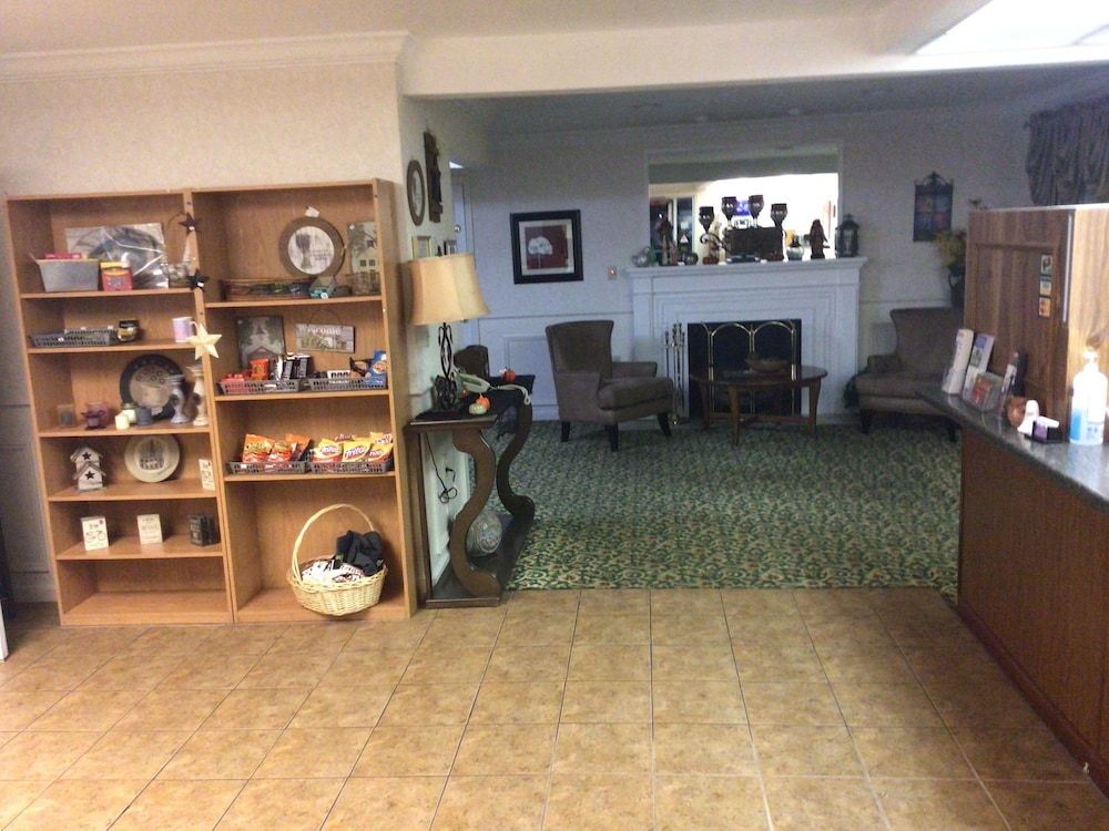 Colonial Brick Inn & Suites 2