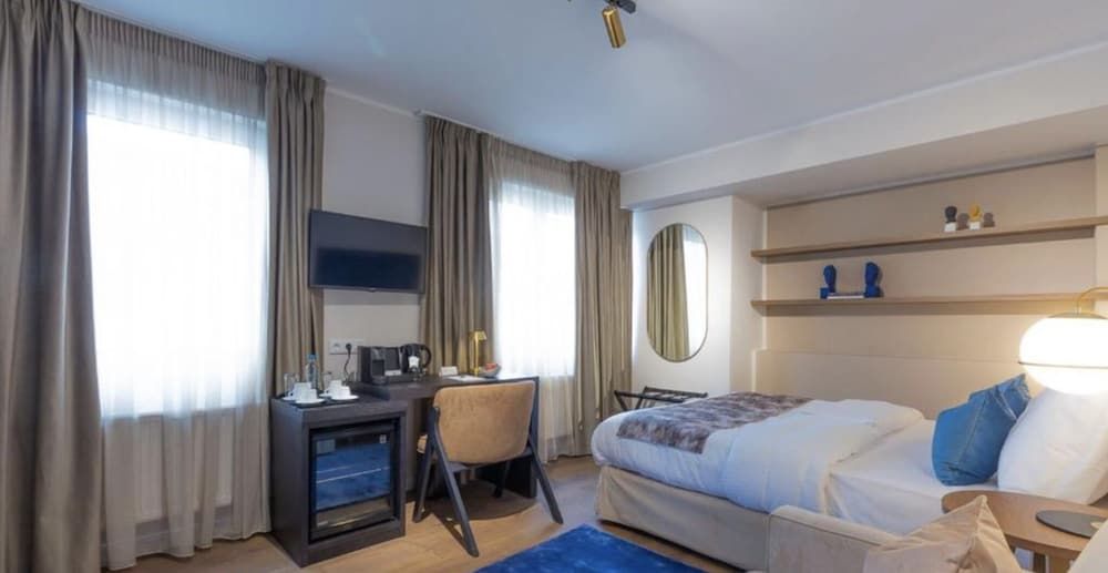 Delphi Hotel & Restaurant 2