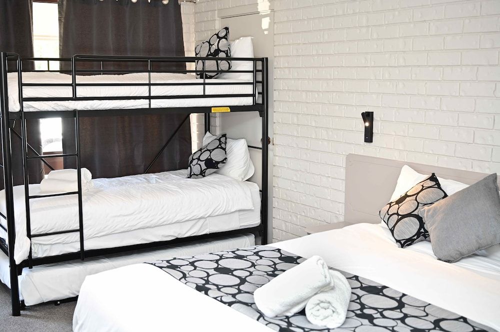 Woomargama Village Hotel Motel 2