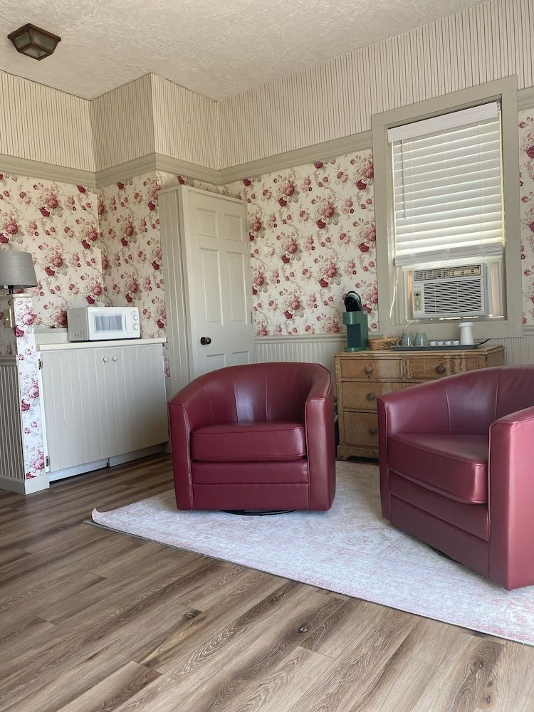 The Wildflower Inn 3